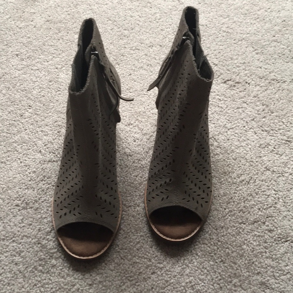 Toms Open Toe Booties - Picture 2 of 7